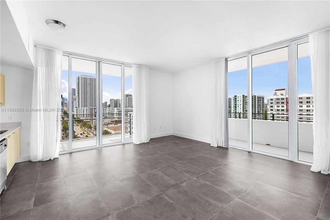 Active With Contract: $489,000 (2 beds, 2 baths, 1036 Square Feet)