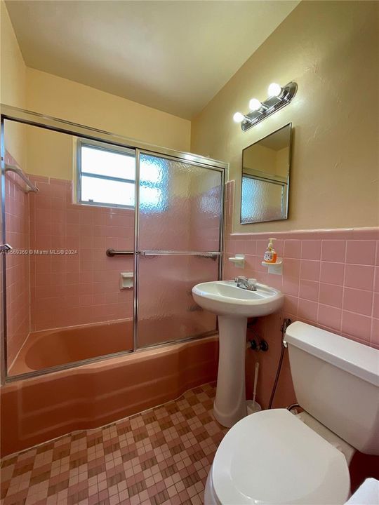 待售: $769,000 (0 贝兹, 0 浴室, 1084 平方英尺)