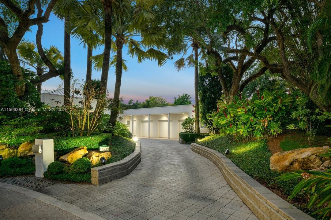 For Sale: $4,800,000 (7 beds, 5 baths, 5434 Square Feet)