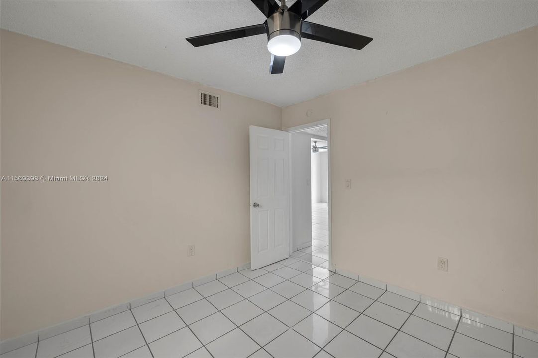 For Sale: $249,900 (2 beds, 2 baths, 903 Square Feet)