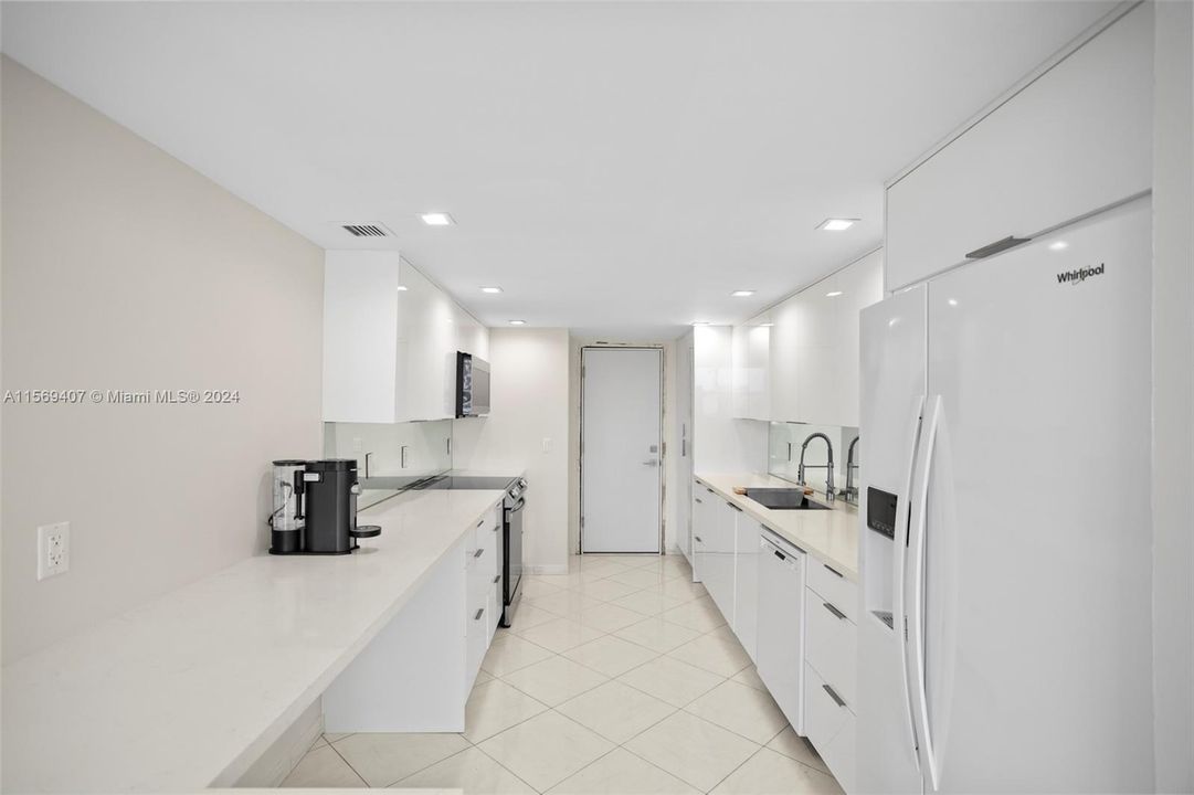 For Sale: $650,000 (2 beds, 2 baths, 1440 Square Feet)