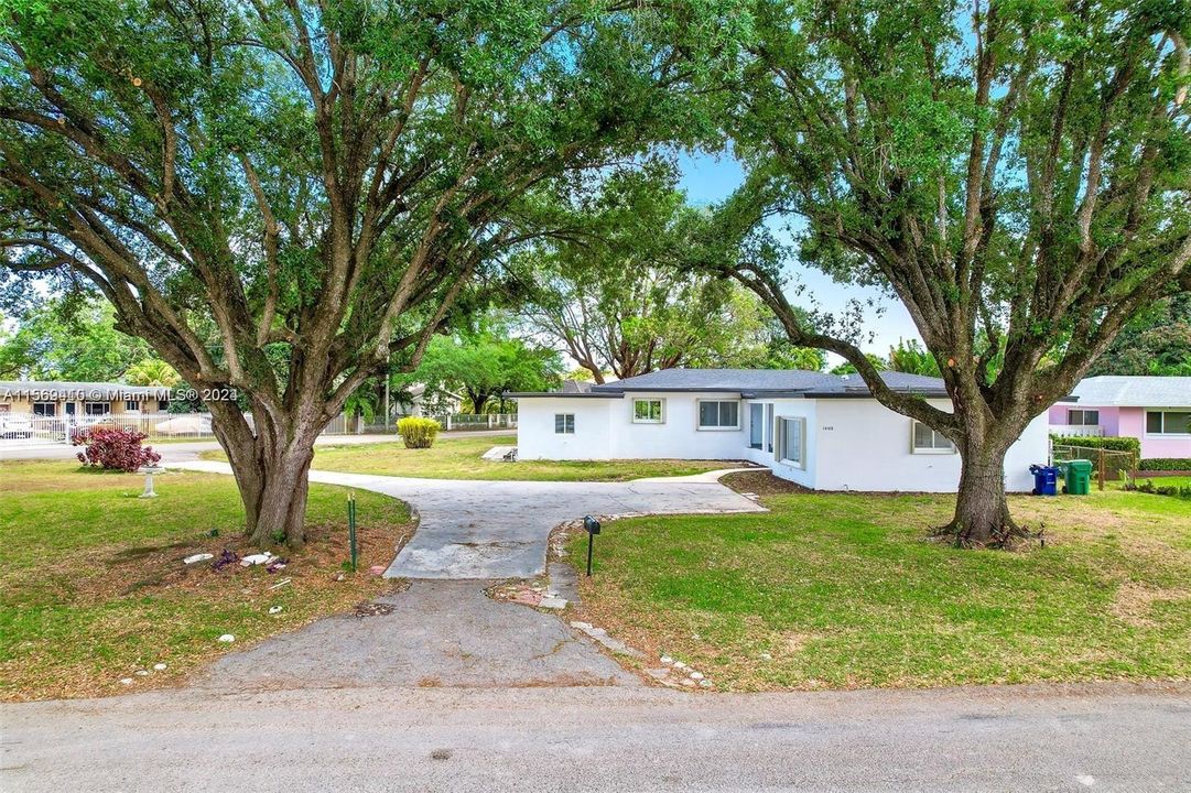 Active With Contract: $3,850 (4 beds, 2 baths, 2227 Square Feet)