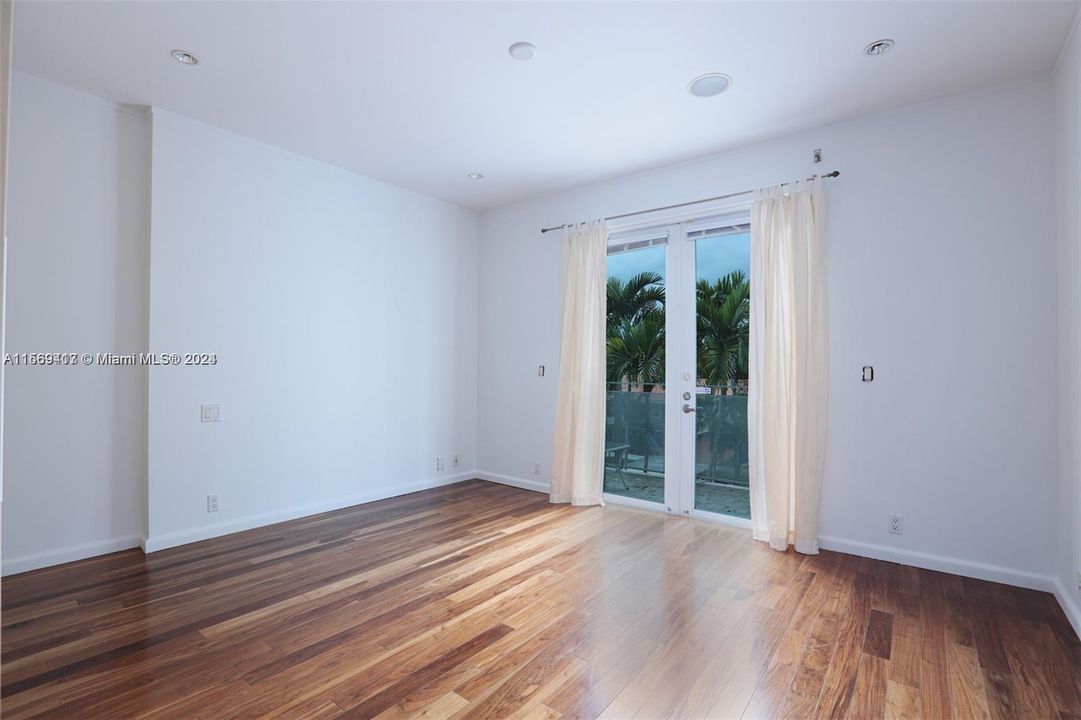 Active With Contract: $6,500 (3 beds, 2 baths, 2360 Square Feet)