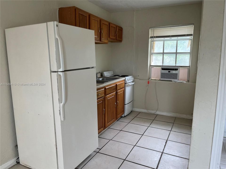 For Rent: $1,100 (0 beds, 1 baths, 3124 Square Feet)