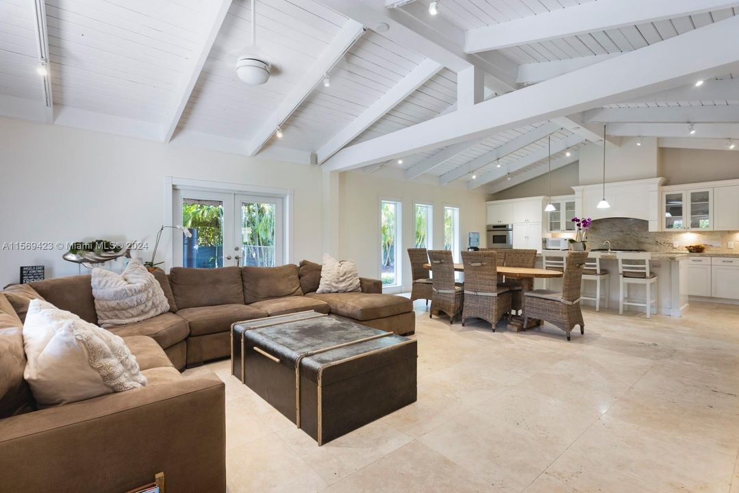 Active With Contract: $1,799,000 (4 beds, 3 baths, 3259 Square Feet)