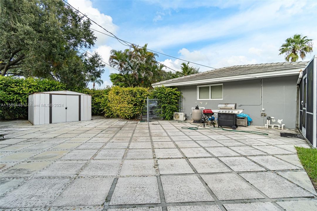 Active With Contract: $6,700 (3 beds, 2 baths, 1975 Square Feet)