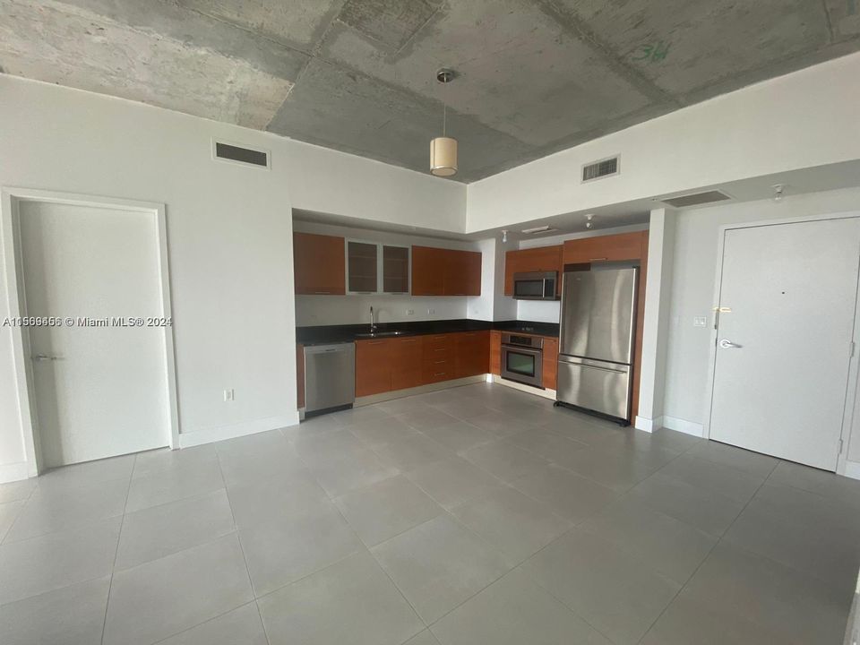 For Rent: $4,000 (2 beds, 2 baths, 1017 Square Feet)