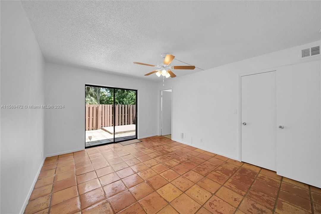 Active With Contract: $325,000 (2 beds, 2 baths, 1188 Square Feet)