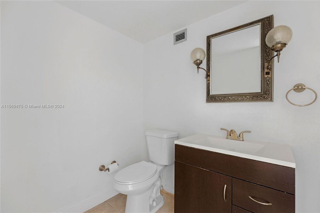 For Sale: $395,000 (1 beds, 2 baths, 1125 Square Feet)