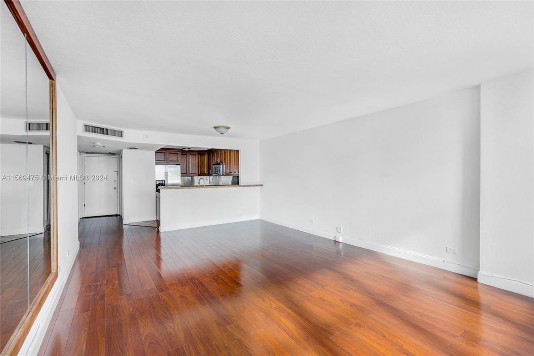 For Sale: $395,000 (1 beds, 2 baths, 1125 Square Feet)