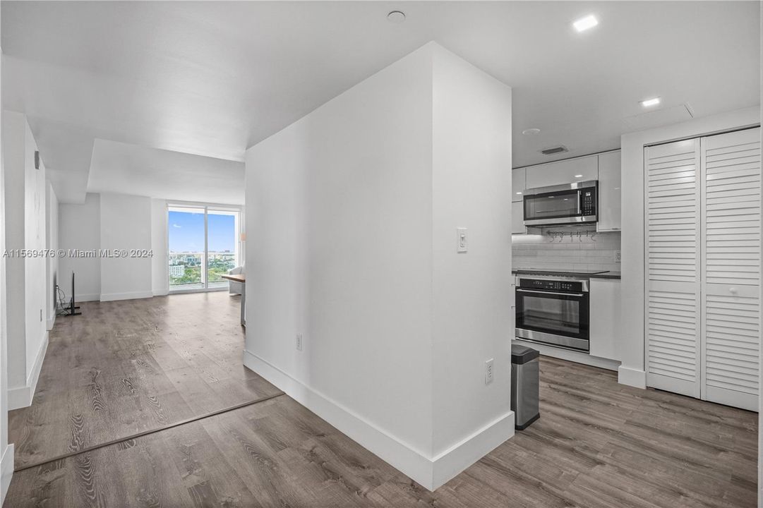 Active With Contract: $795,000 (2 beds, 2 baths, 1367 Square Feet)