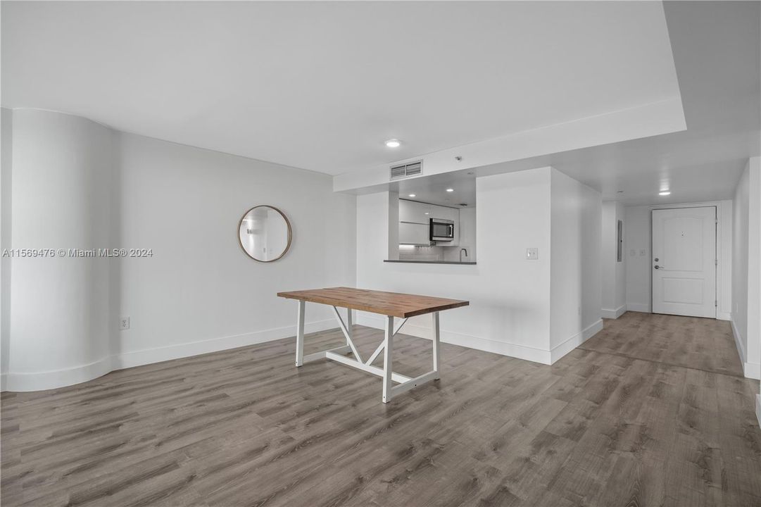 Recently Sold: $795,000 (2 beds, 2 baths, 1367 Square Feet)