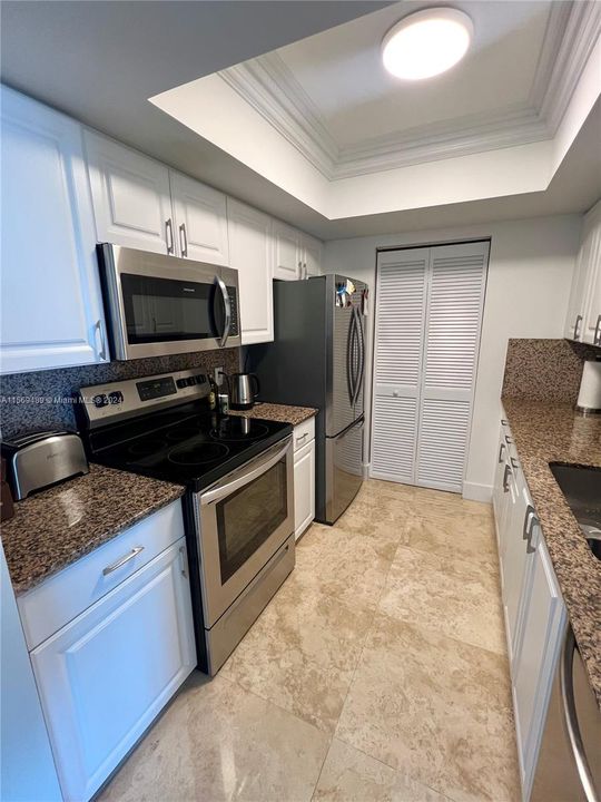 Recently Rented: $4,100 (1 beds, 1 baths, 740 Square Feet)