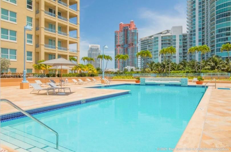 Recently Rented: $4,100 (1 beds, 1 baths, 740 Square Feet)