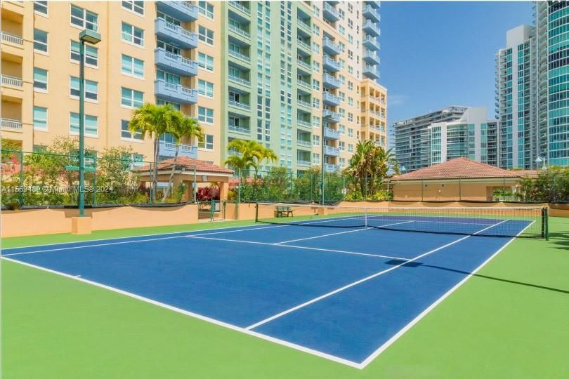 Recently Rented: $4,100 (1 beds, 1 baths, 740 Square Feet)