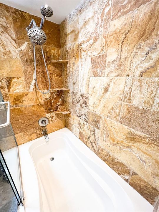 Recently Rented: $4,100 (1 beds, 1 baths, 740 Square Feet)