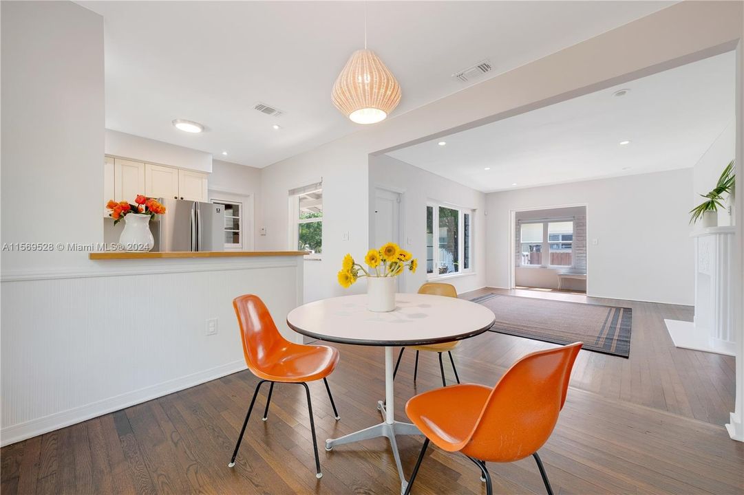 Active With Contract: $948,000 (2 beds, 2 baths, 1059 Square Feet)