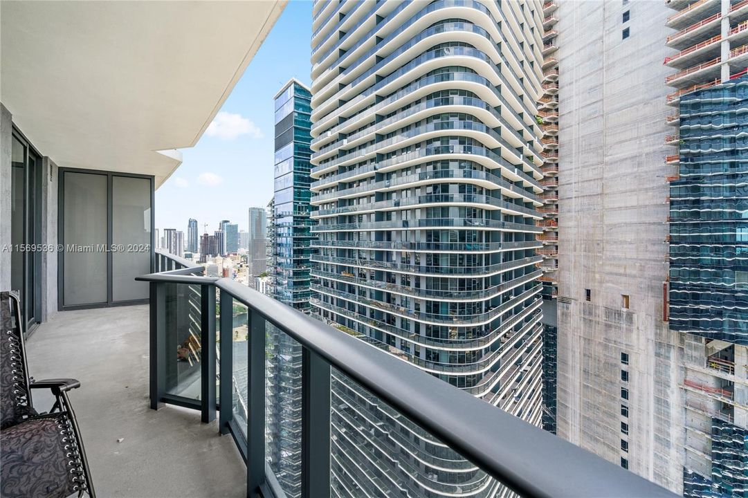 For Sale: $730,000 (1 beds, 2 baths, 792 Square Feet)