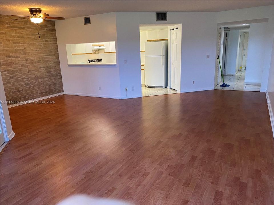 For Rent: $1,790 (1 beds, 1 baths, 1045 Square Feet)