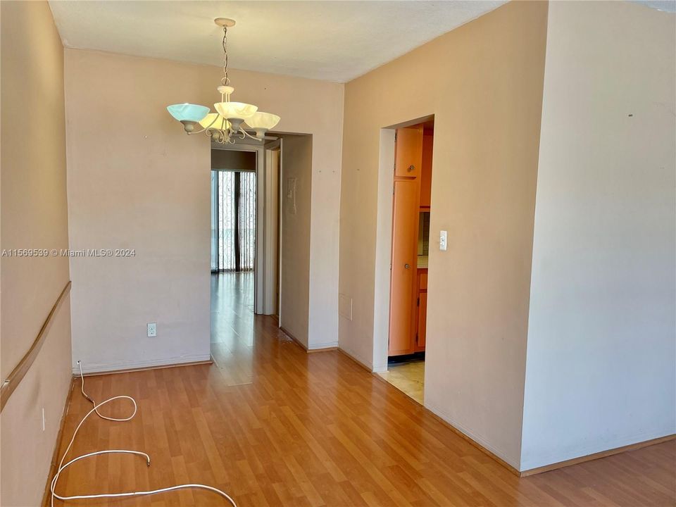Active With Contract: $95,000 (1 beds, 1 baths, 576 Square Feet)