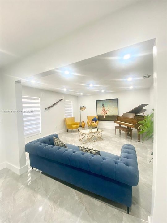 Active With Contract: $4,500 (3 beds, 2 baths, 2304 Square Feet)