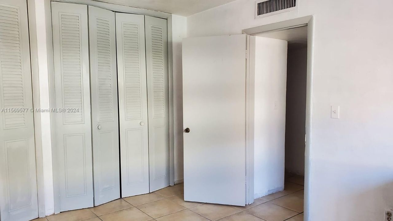 En Venta: $238,000 (1 camas, 1 baños, 700 Pies cuadrados)