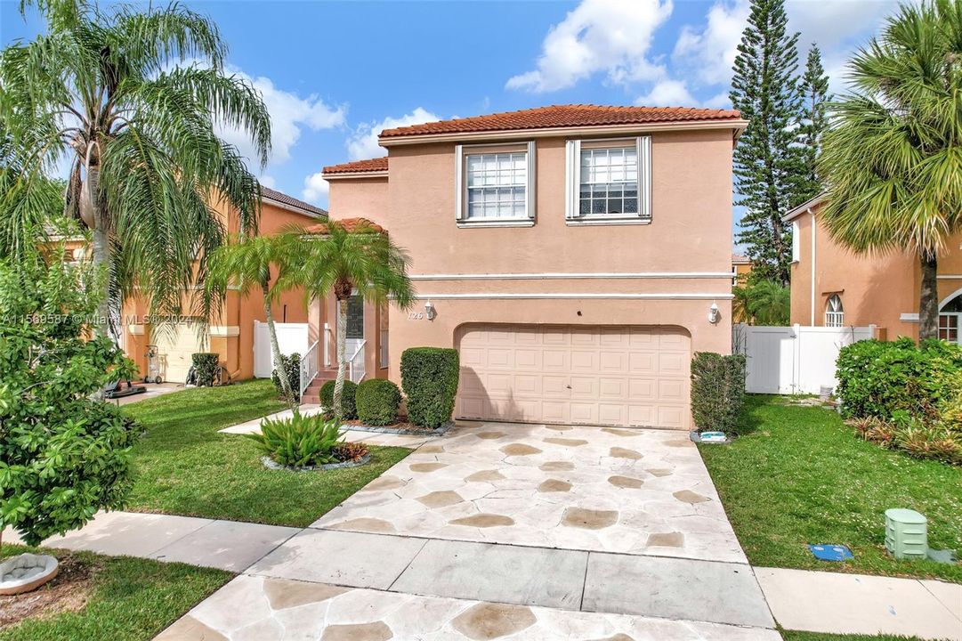 For Sale: $799,900 (4 beds, 3 baths, 1982 Square Feet)
