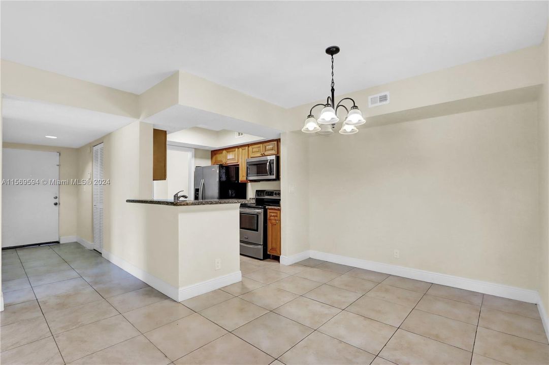 For Sale: $230,000 (2 beds, 2 baths, 1030 Square Feet)