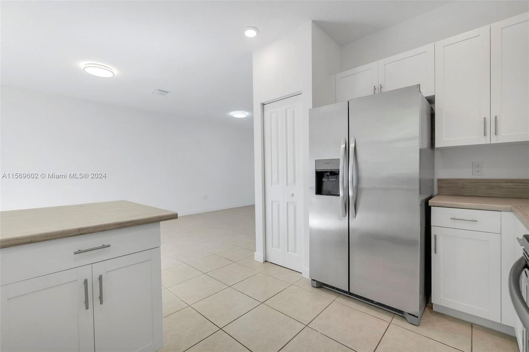 For Sale: $548,000 (3 beds, 2 baths, 1378 Square Feet)