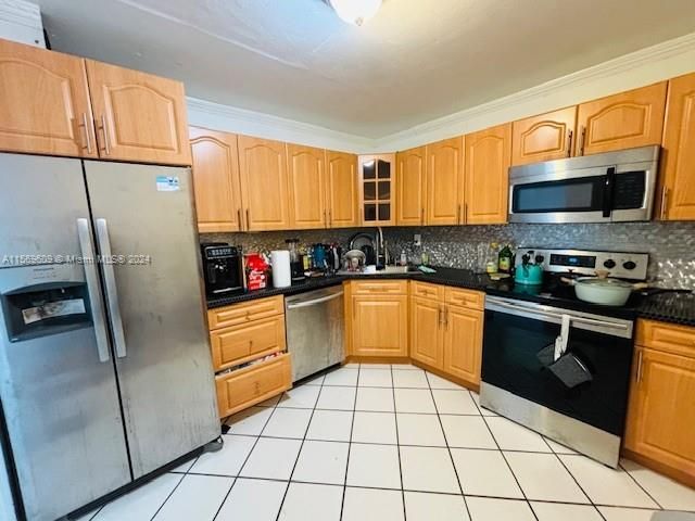 For Sale: $237,000 (1 beds, 1 baths, 887 Square Feet)
