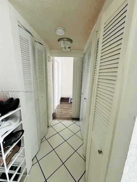 For Sale: $226,000 (1 beds, 1 baths, 887 Square Feet)