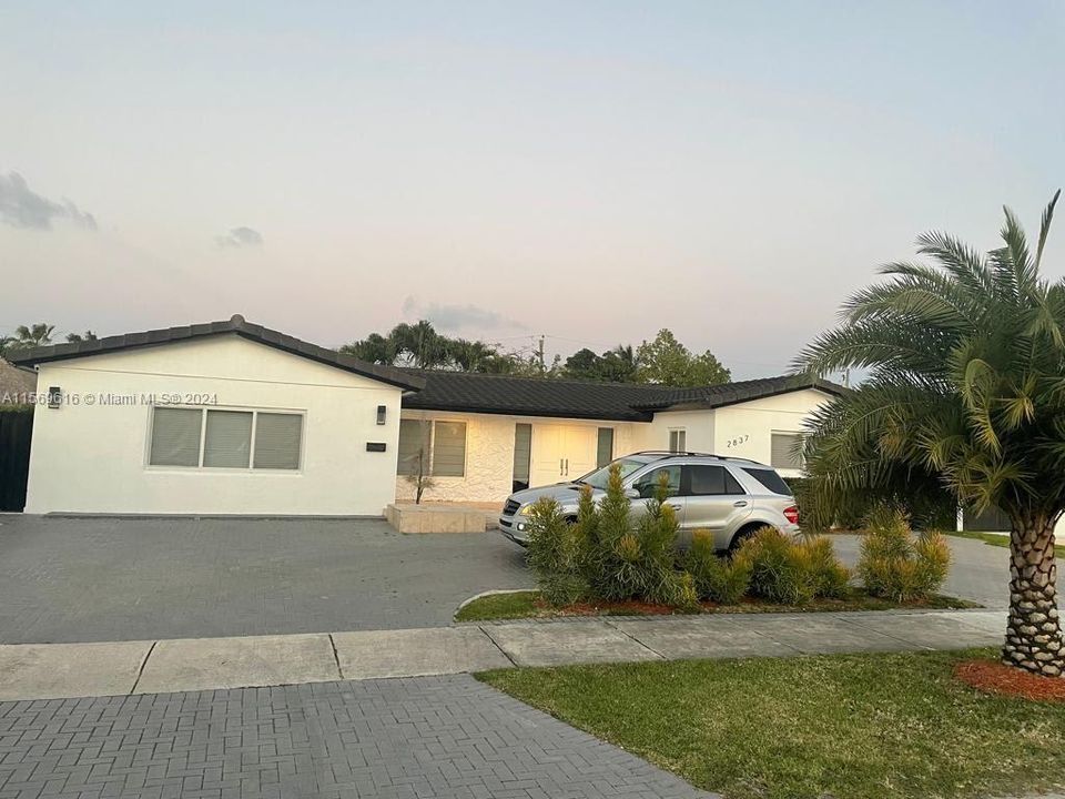 Active With Contract: $3,800 (3 beds, 2 baths, 2029 Square Feet)