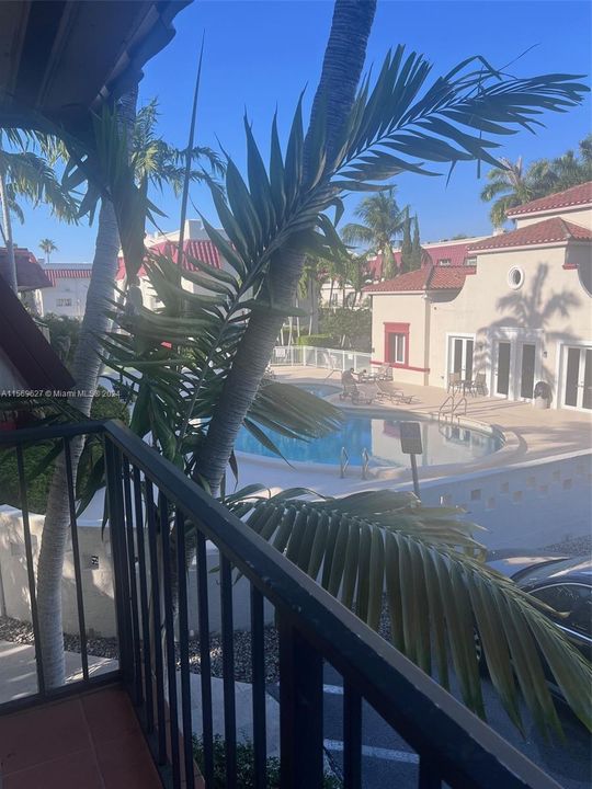 Recently Sold: $320,000 (1 beds, 1 baths, 710 Square Feet)