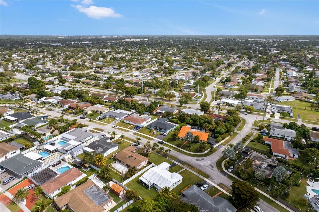 Active With Contract: $549,900 (3 beds, 2 baths, 1492 Square Feet)