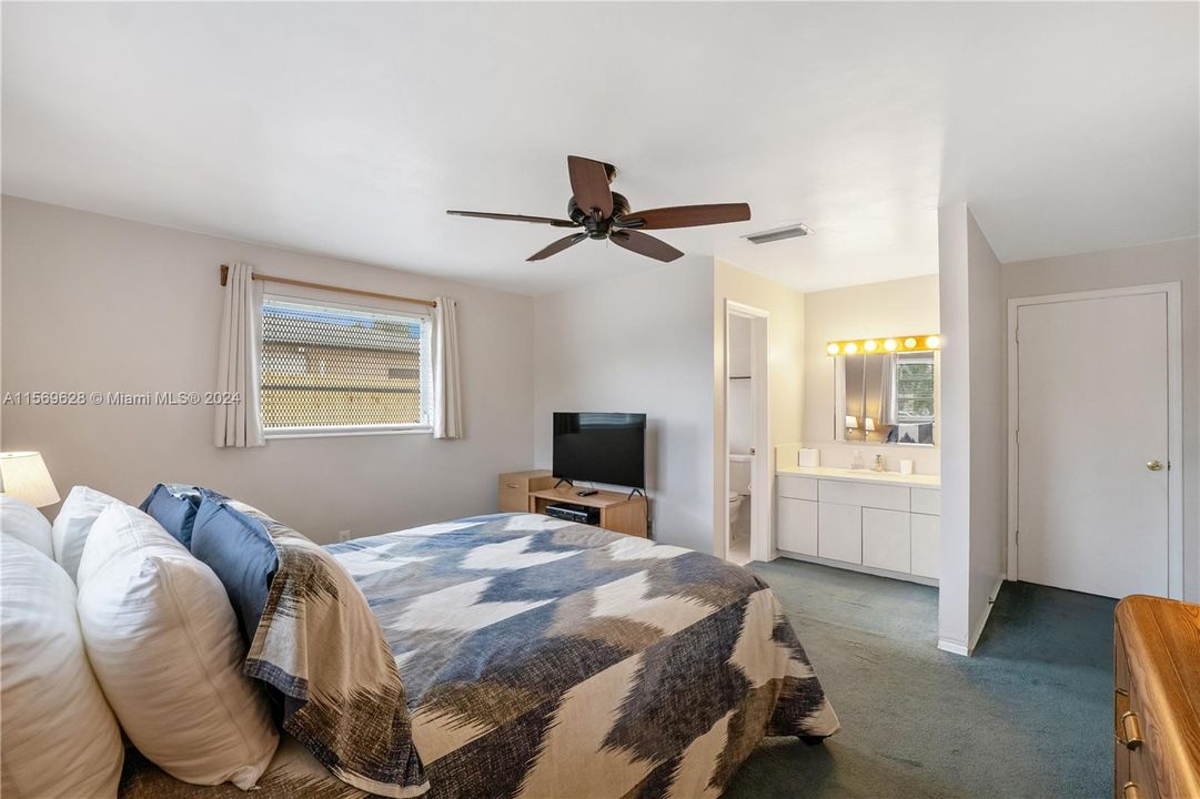 Active With Contract: $549,900 (3 beds, 2 baths, 1492 Square Feet)