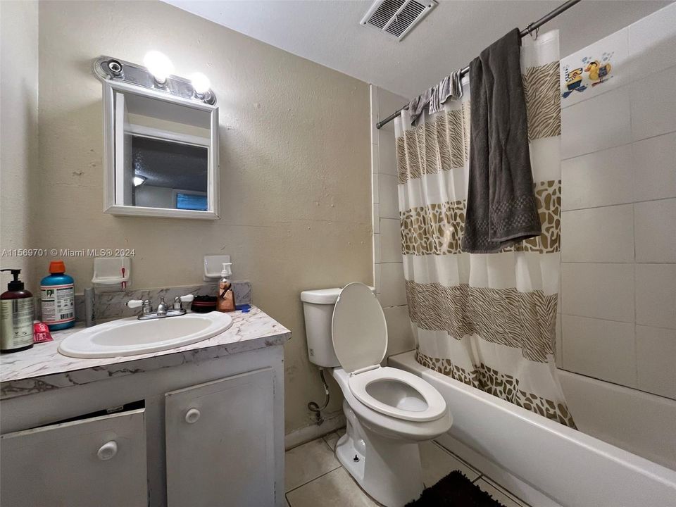 待售: $165,000 (2 贝兹, 2 浴室, 1100 平方英尺)