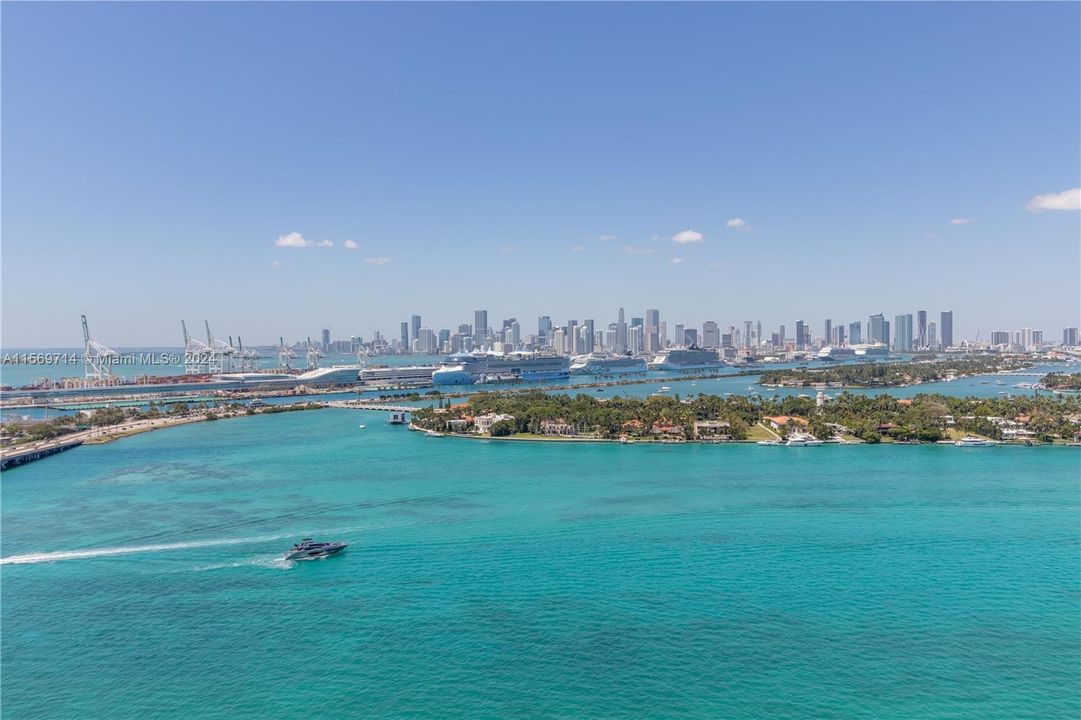 Endless Direct views of Biscayne Bay from every room