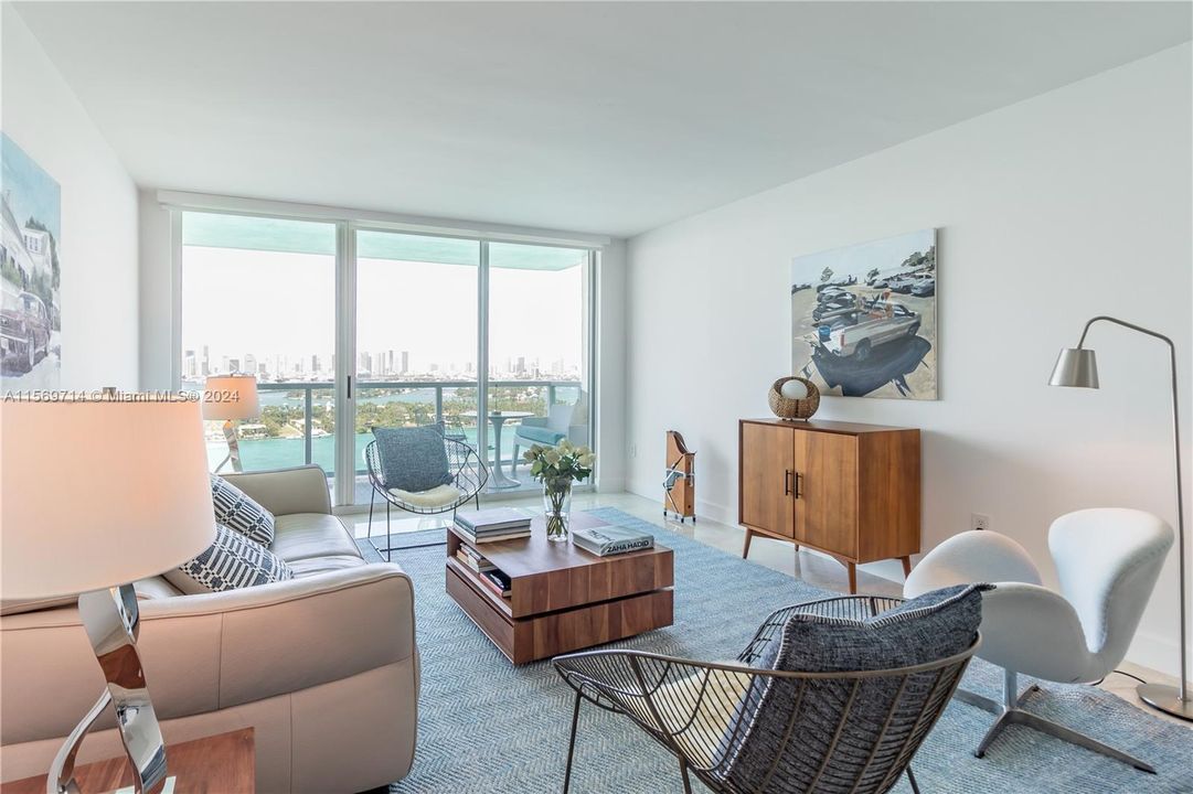 For Sale: $795,000 (1 beds, 1 baths, 746 Square Feet)