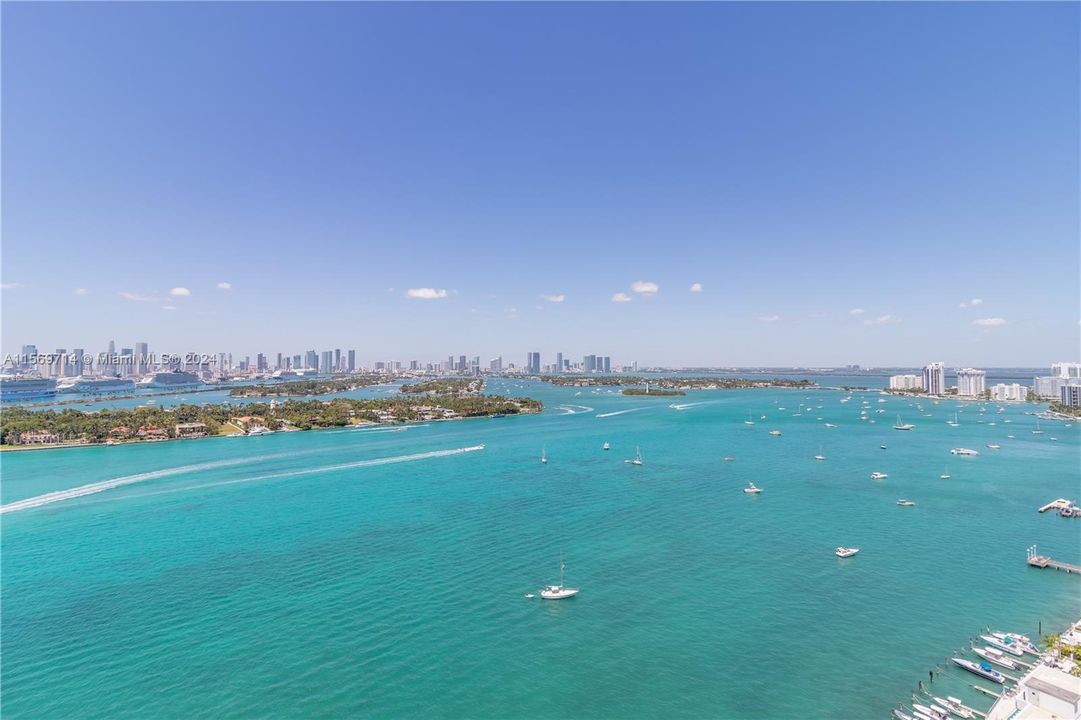 Endless Direct views of Biscayne Bay from every room