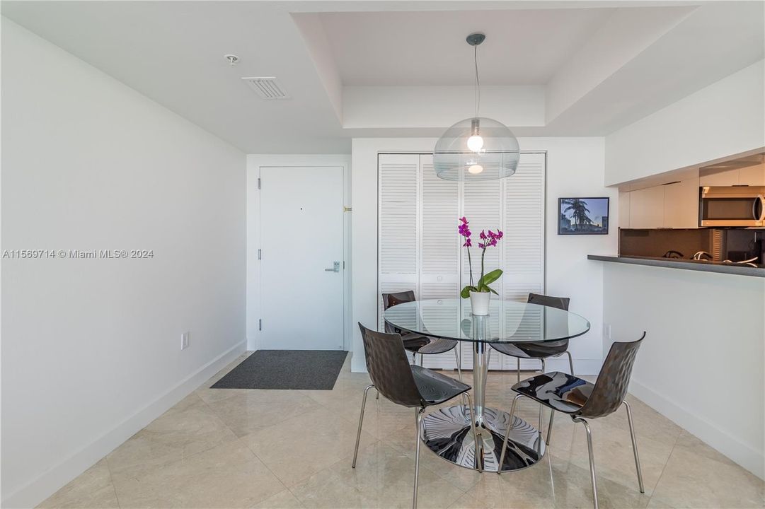 For Sale: $795,000 (1 beds, 1 baths, 746 Square Feet)