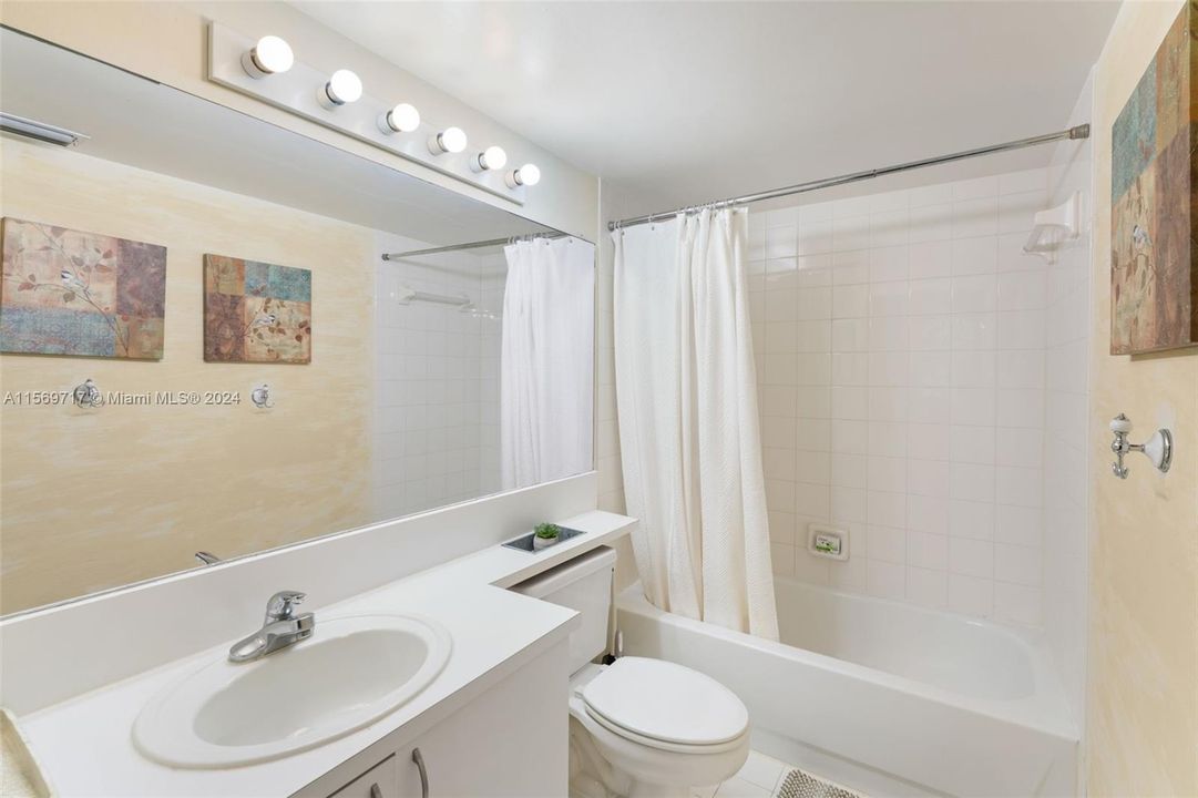 For Sale: $499,000 (2 beds, 2 baths, 1180 Square Feet)