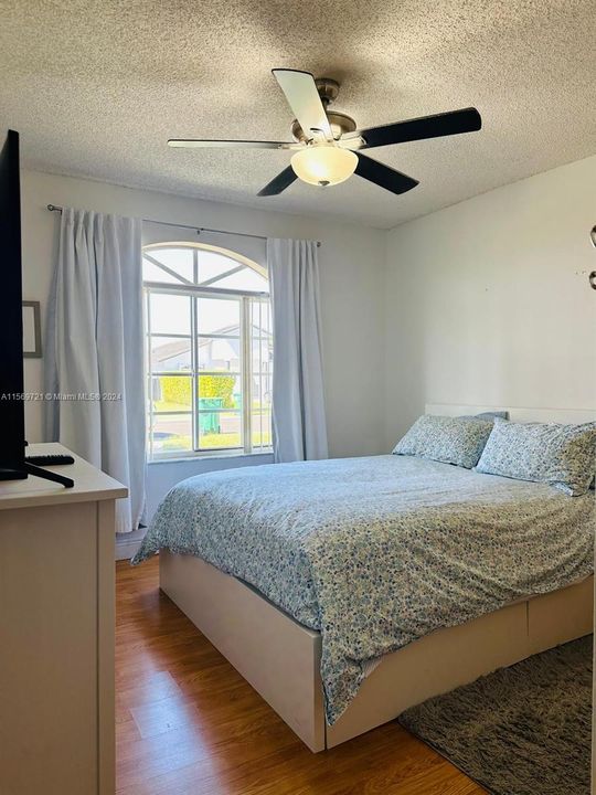 Недавно арендовано: $1,000 (1 спален, 1 ванн, 250 Квадратных фут)