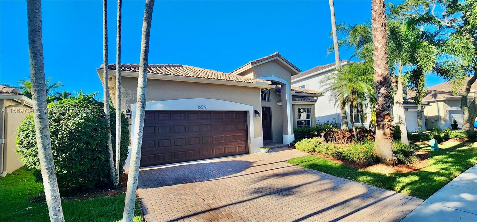 Recently Rented: $5,500 (4 beds, 2 baths, 2115 Square Feet)