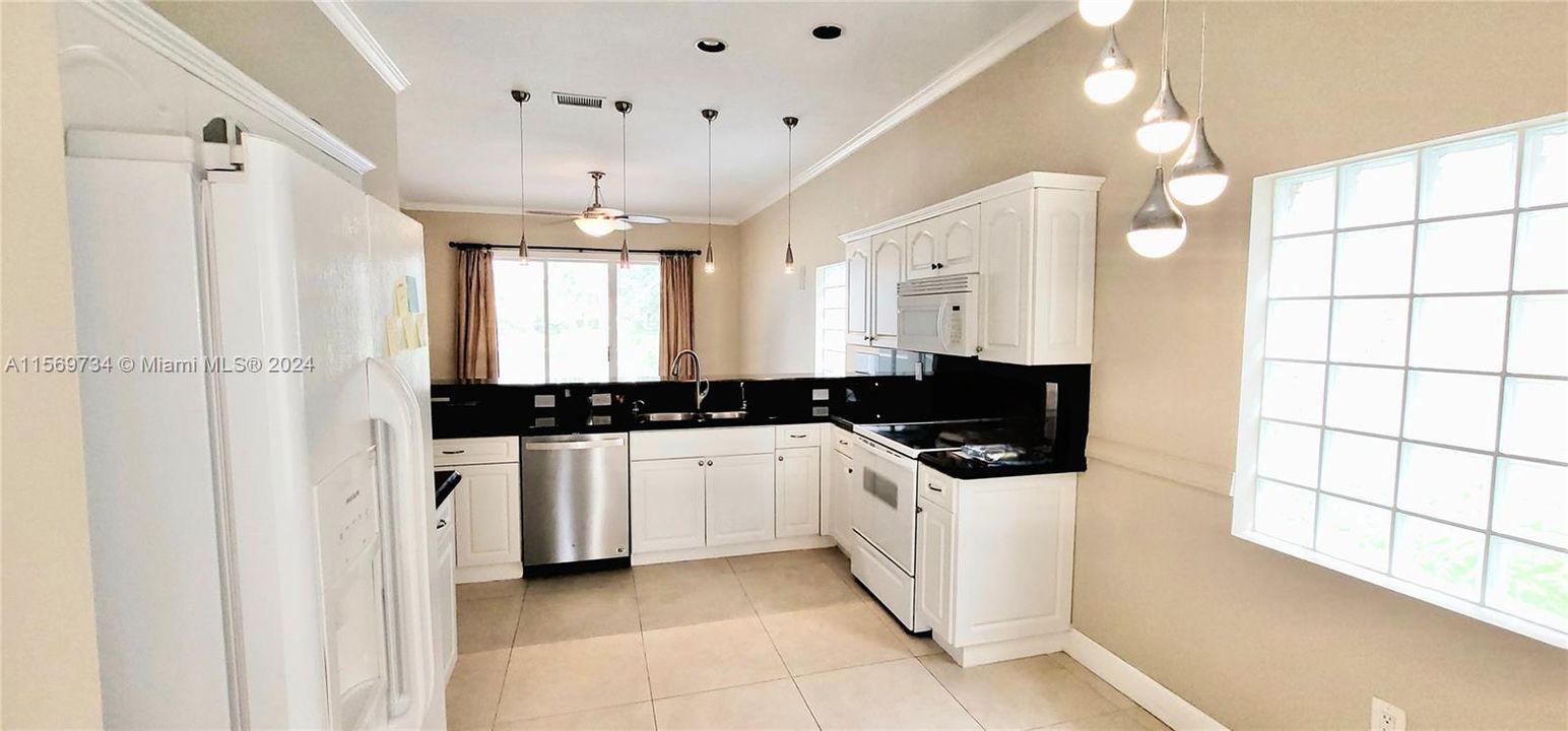 Recently Rented: $5,500 (4 beds, 2 baths, 2115 Square Feet)