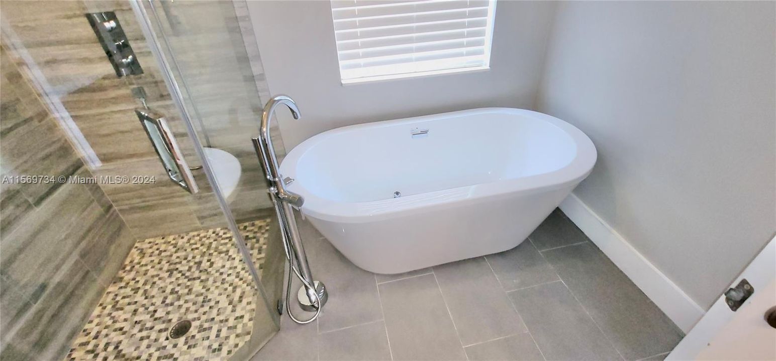 Recently Rented: $5,500 (4 beds, 2 baths, 2115 Square Feet)