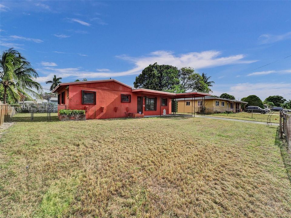 最近售出: $489,999 (3 贝兹, 1 浴室, 1170 平方英尺)