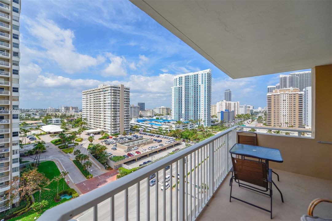 For Sale: $675,000 (2 beds, 2 baths, 1380 Square Feet)