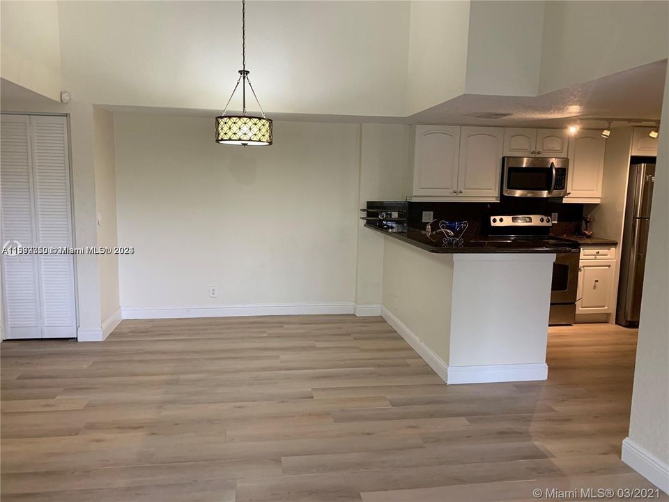 Active With Contract: $2,150 (2 beds, 2 baths, 965 Square Feet)