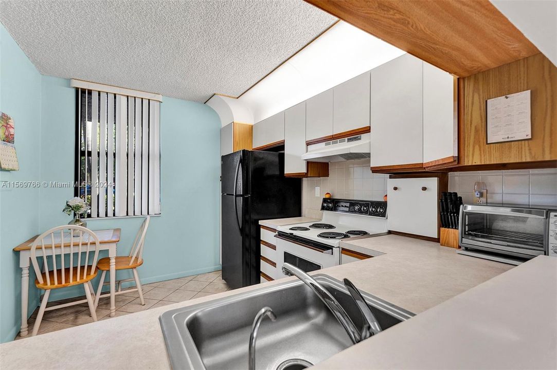 For Sale: $254,900 (2 beds, 2 baths, 1385 Square Feet)