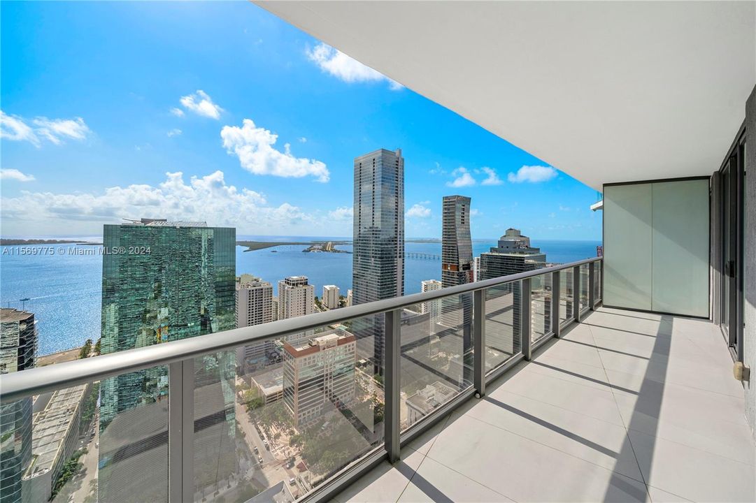 For Sale: $749,000 (1 beds, 2 baths, 880 Square Feet)
